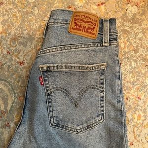 Levi’s rib cage straight jeans!